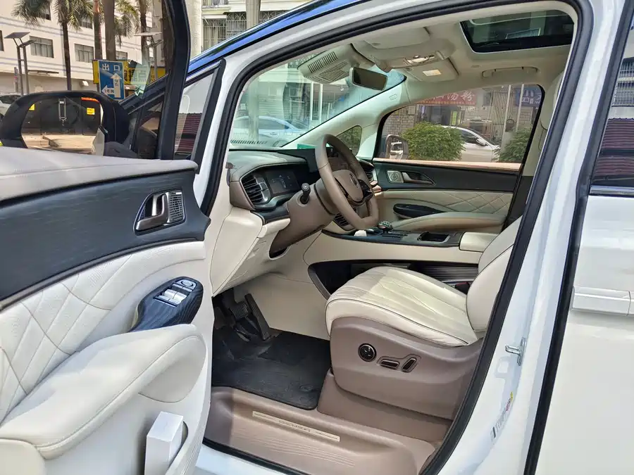 900x675_0_q87_c42_autohomecar__ChtpWGmyXDWADVJyAAldyyTqqeU487.jpg.webp Used Denza D9 2022 DM-i 970 four-wheel drive flagship model