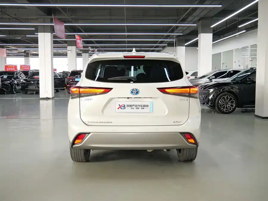 900x675_0_q87_c42_autohomecar__ChtpWGmyfx2AdRovAAc1WPmhYfg563.jpg.webp Used Toyota Highlander 2023 2.5L smart electric hybrid dual-engine four-wheel drive luxury version 7 seats