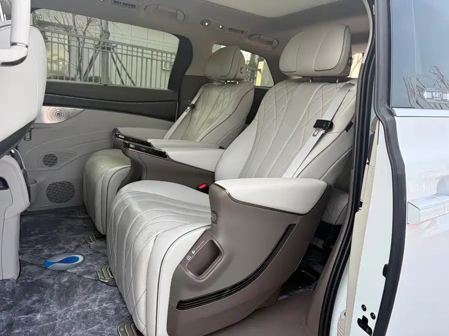 900x675_0_q87_c42_autohomecar__ChtpWGmzbLiAZ-aRAAfHYY7Ex-U508.jpg.webp Used Denza D9 2022 DM-i 945 luxury model