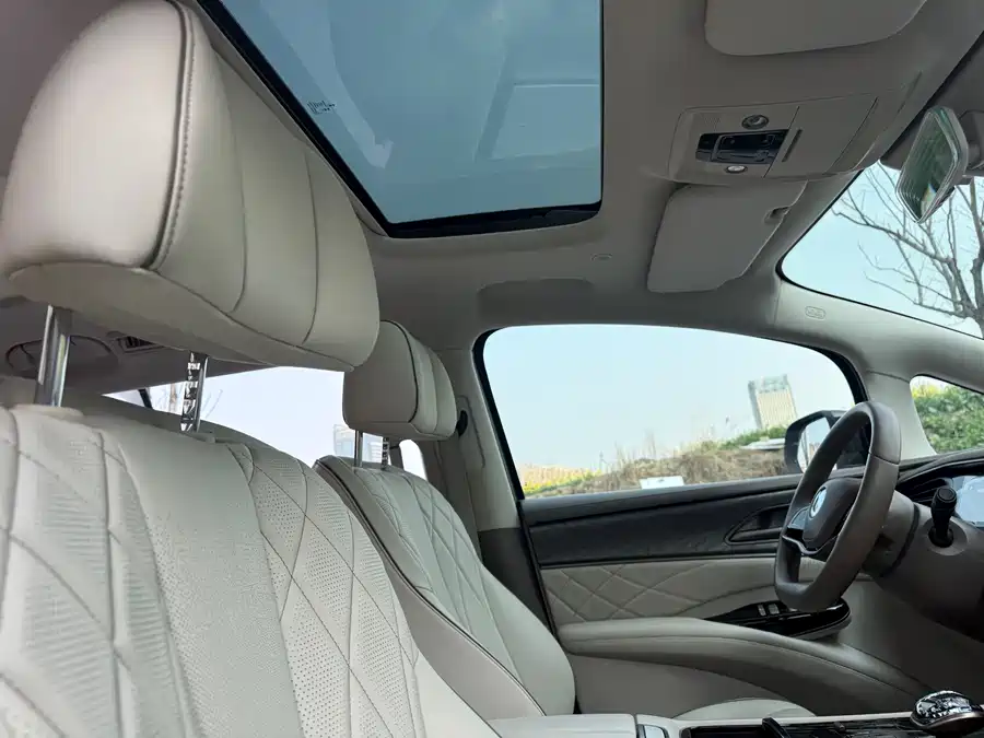 900x675_0_q87_c42_autohomecar__ChtpWGmzbLyAW4GNAAbgx1YCjo4106.jpg.webp Used Denza D9 2022 DM-i 945 luxury model