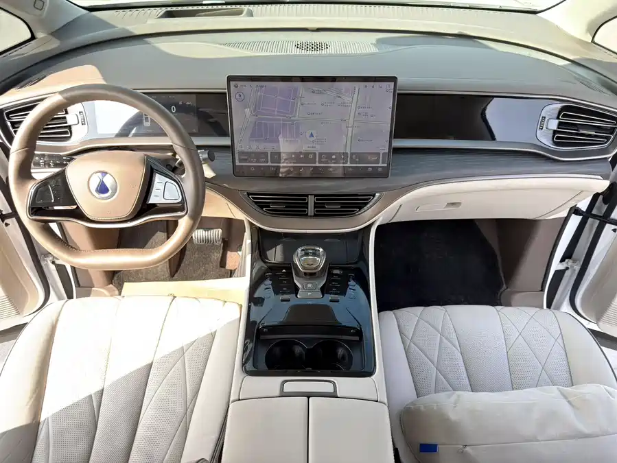 900x675_0_q87_c42_autohomecar__ChtpWGmzbjaAErjCAARJaEL0moE014.jpg.webp Used Denza D9 2022 DM-i 970 four-wheel drive flagship model
