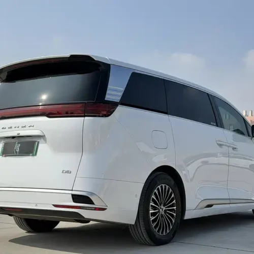 900x675_0_q87_c42_autohomecar__ChtpWGmzbjmAXU_2AAKVPF8b55Q691.jpg.webp Used Denza D9 2022 DM-i 970 four-wheel drive flagship model