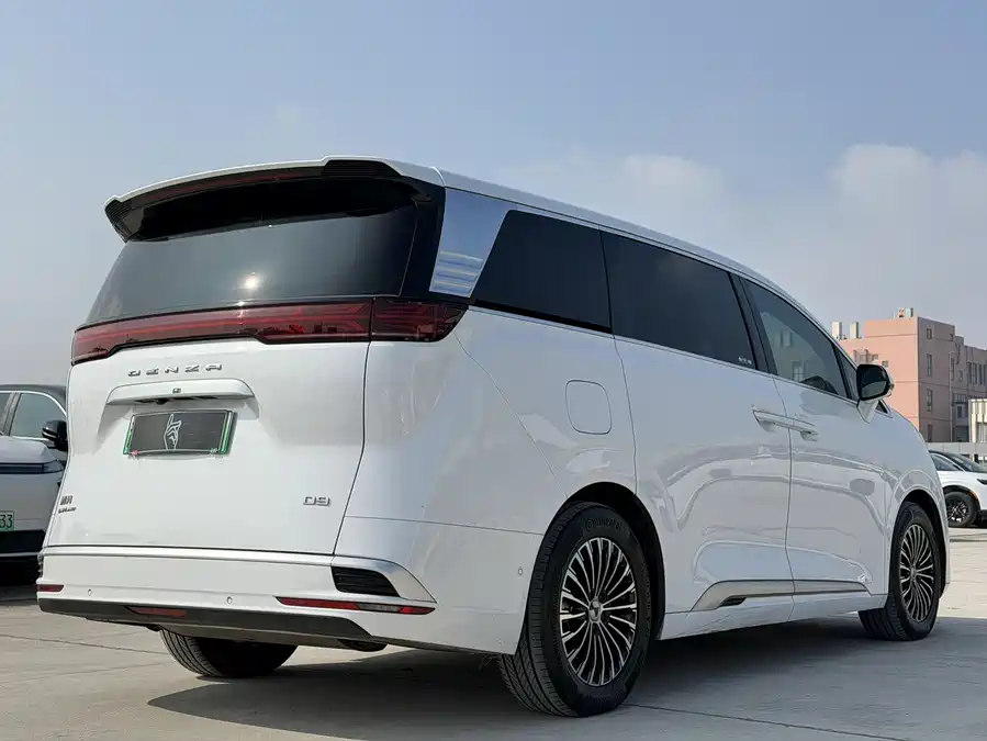 900x675_0_q87_c42_autohomecar__ChtpWGmzbjmAXU_2AAKVPF8b55Q691.jpg.webp Used Denza D9 2022 DM-i 970 four-wheel drive flagship model