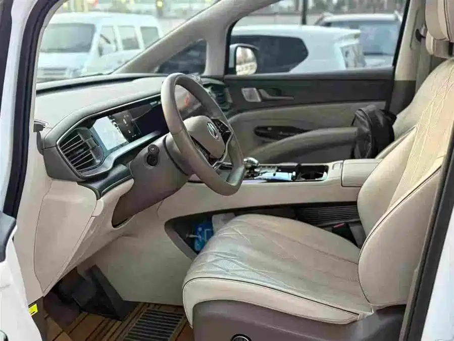 900x675_0_q87_c42_autohomecar__ChtpWGmzn_iAS_hJAAHODM6R1Q0618.jpg.webp Used Denza D9 2022 DM-i 970 four-wheel drive flagship model