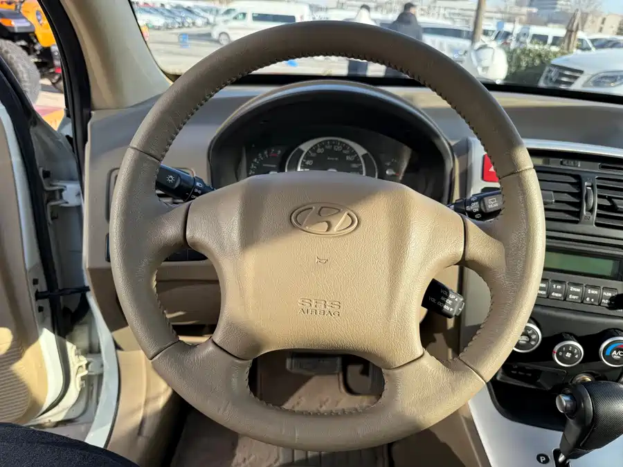 Used Hyundai Tucson 2013 2.0L automatic two-wheel drive comfort model