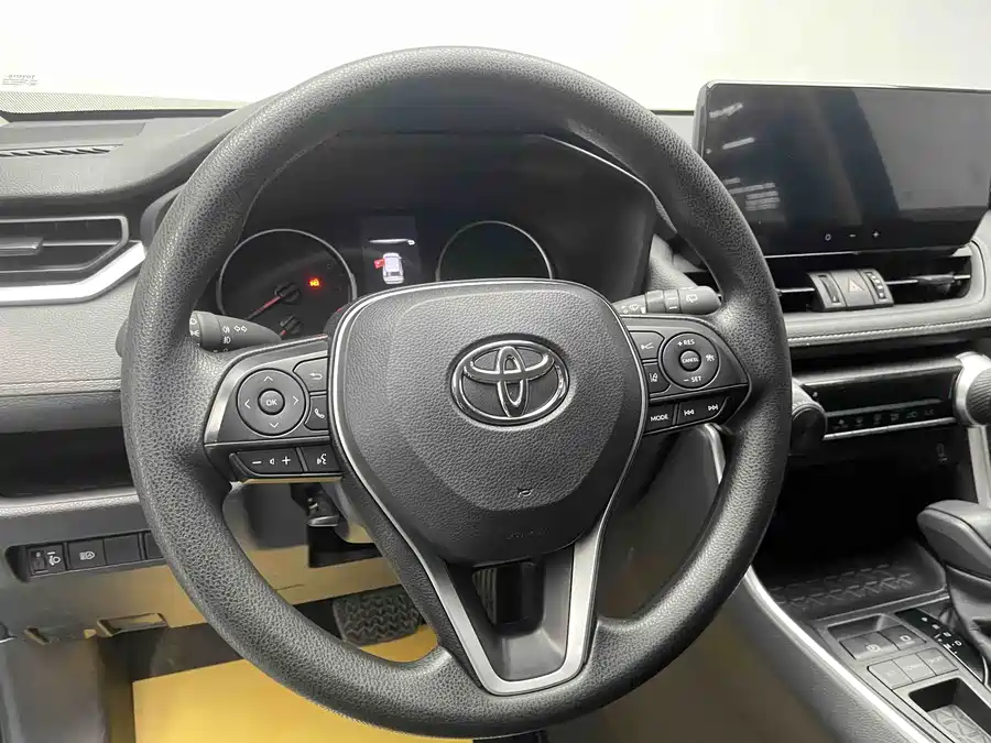 900x675_0_q87_c42_autohomecar__ChxpV2k27rmAWTsqAAX3yk8LnzI104.jpg.webp Used Toyota RAV4 Rongfang 2023 2.0L CVT two-wheel drive urban version