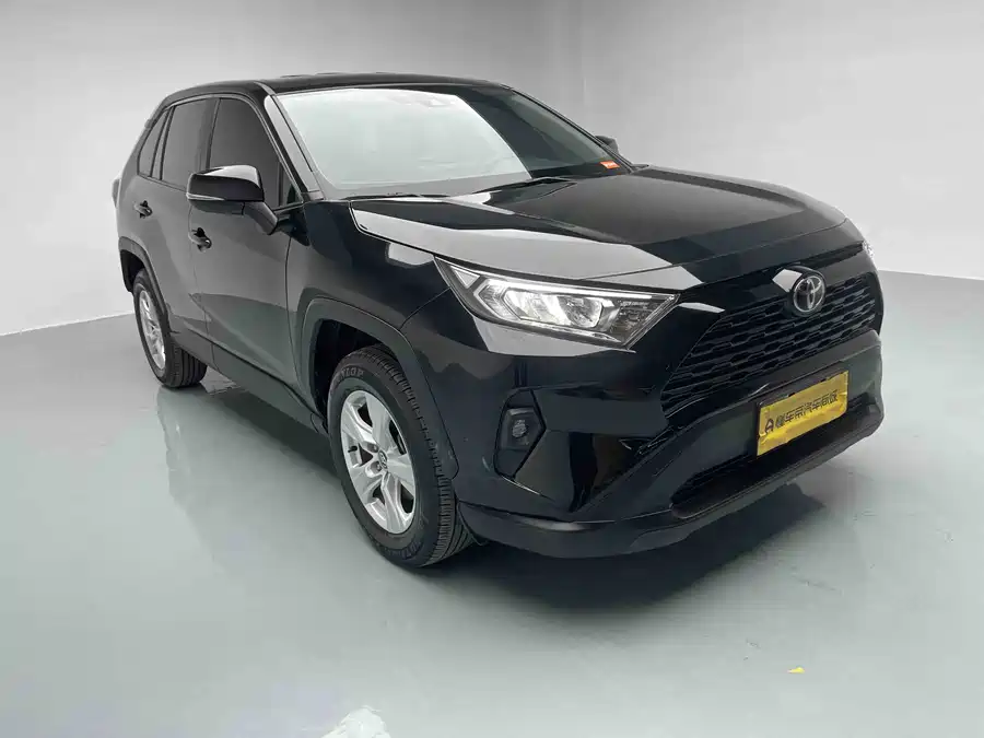 900x675_0_q87_c42_autohomecar__ChxpV2k27sGAM1n2AAMCsRaeKfE305.jpg.webp Used Toyota RAV4 Rongfang 2023 2.0L CVT two-wheel drive urban version