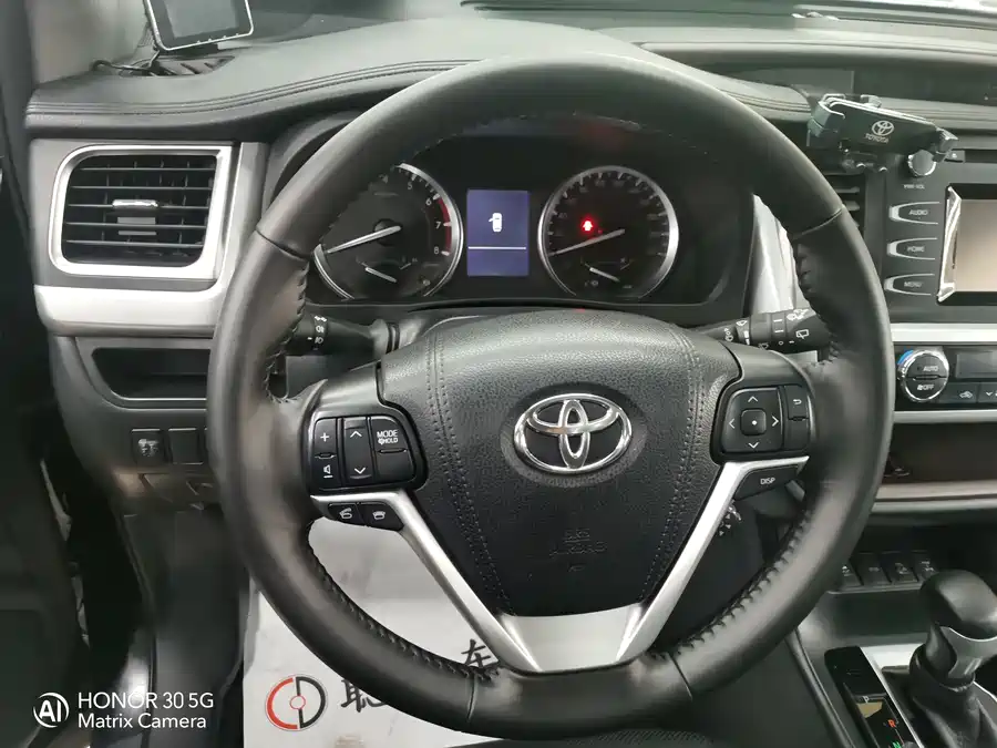 900x675_0_q87_c42_autohomecar__ChxpV2kMN6eAIOVkAAPaDcOMjP0320.jpg.webp Used Toyota Highlander 2017 2.0T four-wheel drive luxury version 7 seats