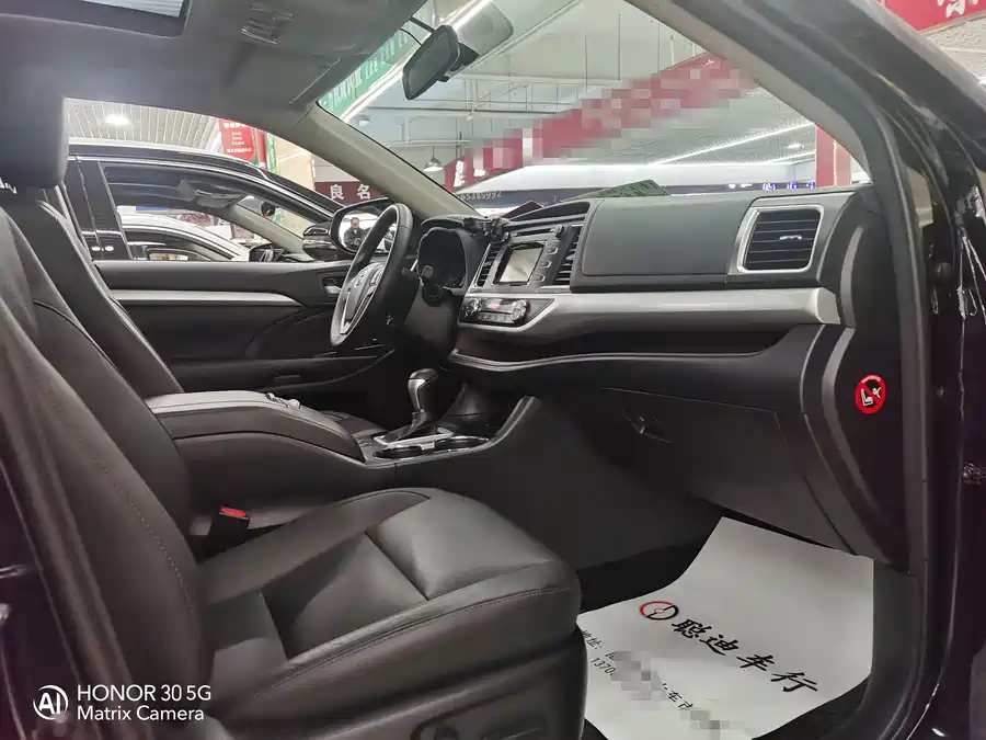 900x675_0_q87_c42_autohomecar__ChxpV2kMN6qAZAnbAAPBd_3K9Xg284.jpg.webp Used Toyota Highlander 2017 2.0T four-wheel drive luxury version 7 seats