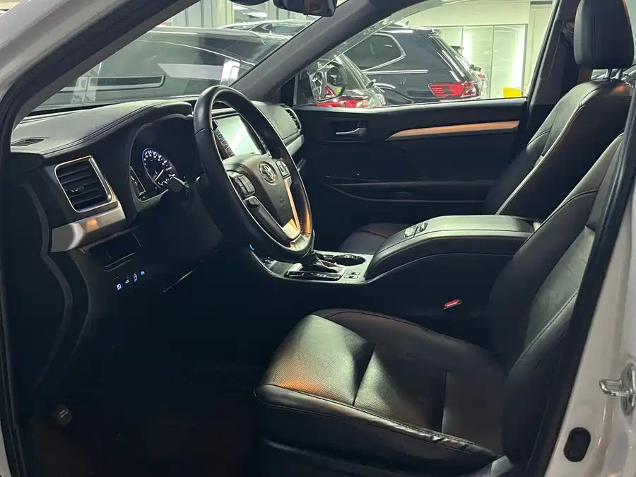 Used Toyota Highlander 2018 2.0T four-wheel drive luxury version