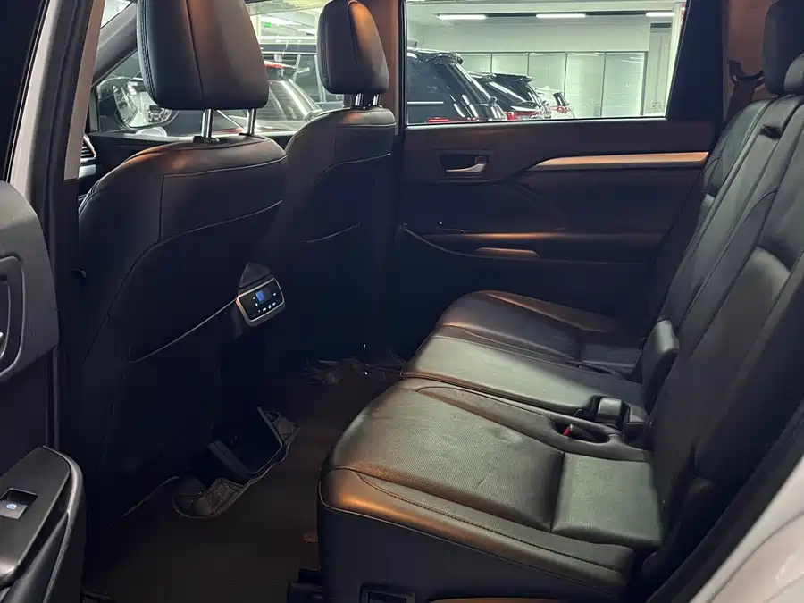 Used Toyota Highlander 2018 2.0T four-wheel drive luxury version