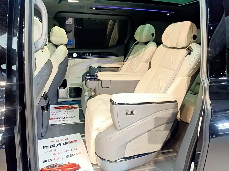 900x675_0_q87_c42_autohomecar__ChxpV2kgIdKADwHDAAlTKRSn9i0560.jpg.webp Used Zeekr 009 2024 six-seat executive version four-wheel drive 108kWh