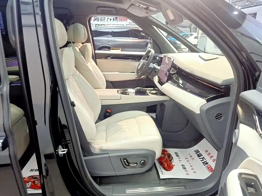900x675_0_q87_c42_autohomecar__ChxpV2kgIdiAGgVxAAkoFkeg00I572.jpg.webp Used Zeekr 009 2024 six-seat executive version four-wheel drive 108kWh