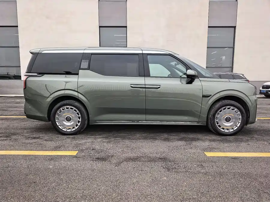900x675_0_q87_c42_autohomecar__ChxpV2l6-O6AbvhEAAkHXKbVtyo409.jpg.webp Used Zeekr 009 2024 seven-seater aisle version 108kWh