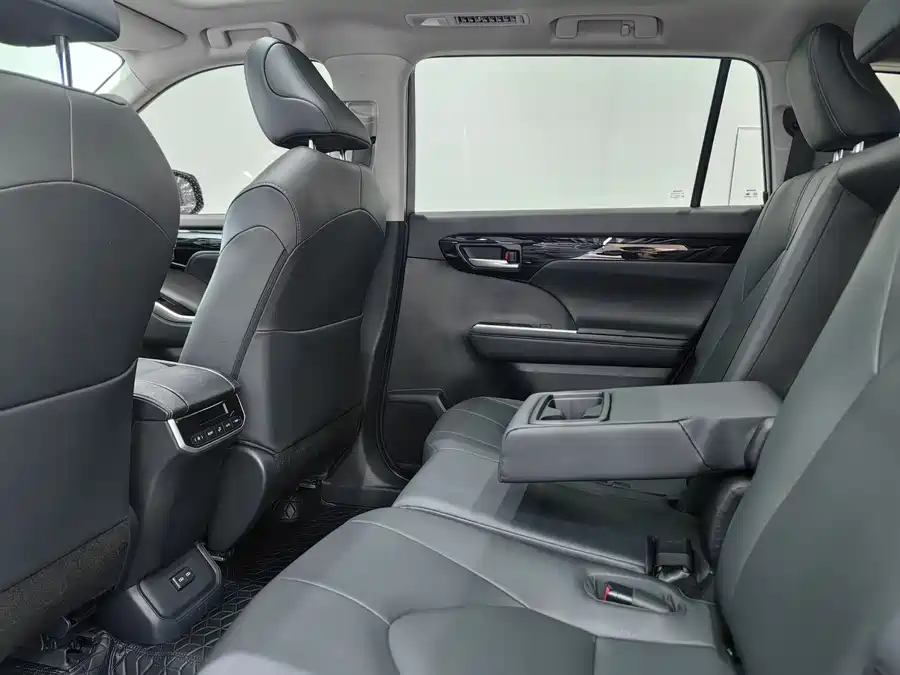 900x675_0_q87_c42_autohomecar__ChxpV2l7Ln6AGd4MAAMr32VnJzY864.jpg.webp Used Toyota Highlander 2023 2.5L smart electric hybrid dual-engine four-wheel drive luxury version 7 seats