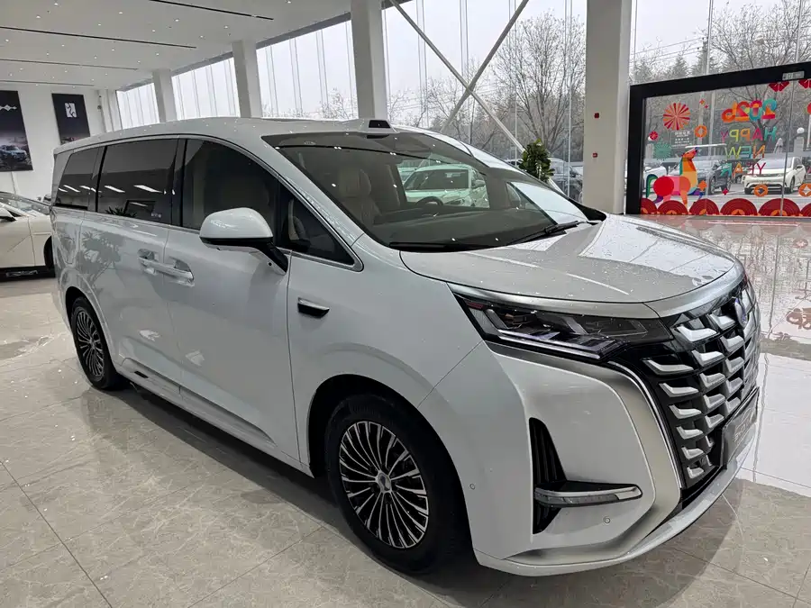 Used Denza D9 2025 DM-i smart driving version 1020 four-wheel drive flagship model