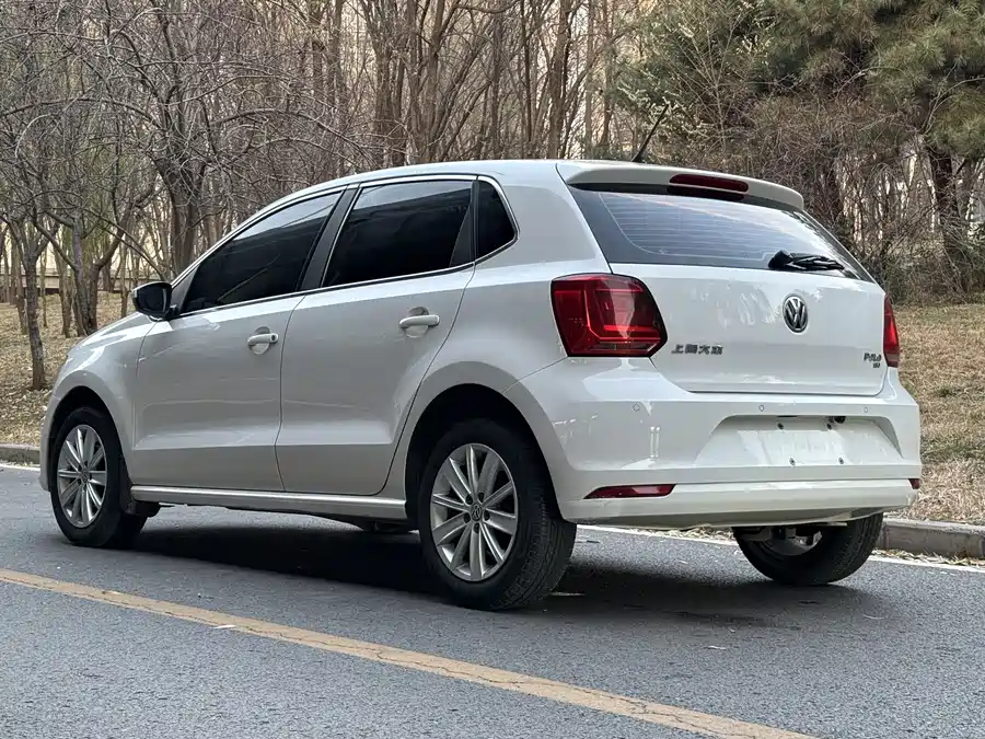 900x675_0_q87_c42_autohomecar__ChxpV2l8zK-Acx2PAAm4E0lVc5k832.jpg.webp Used Volkswagen Polo 2014 1.6L automatic comfort version