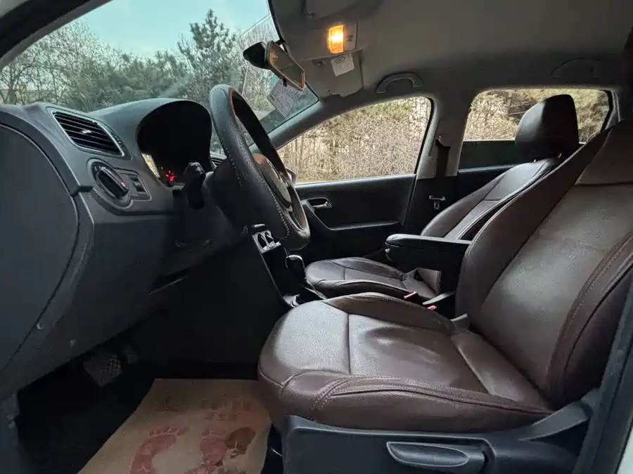 900x675_0_q87_c42_autohomecar__ChxpV2l8zLGAZEkOAAUr6v7c3jg696.jpg.webp Used Volkswagen Polo 2014 1.6L automatic comfort version