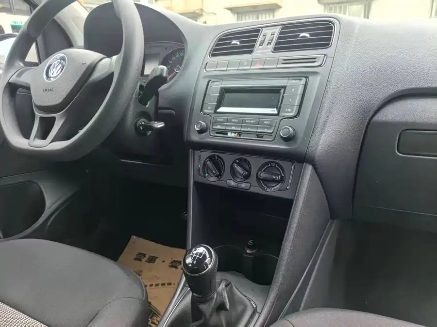 Used Volkswagen Polo 2014 1.4L manual fashion version