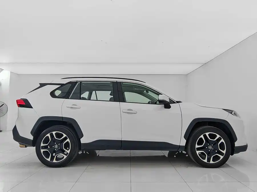 Used Toyota RAV4 Rongfang 2020 2.0L CVT four-wheel drive premium version