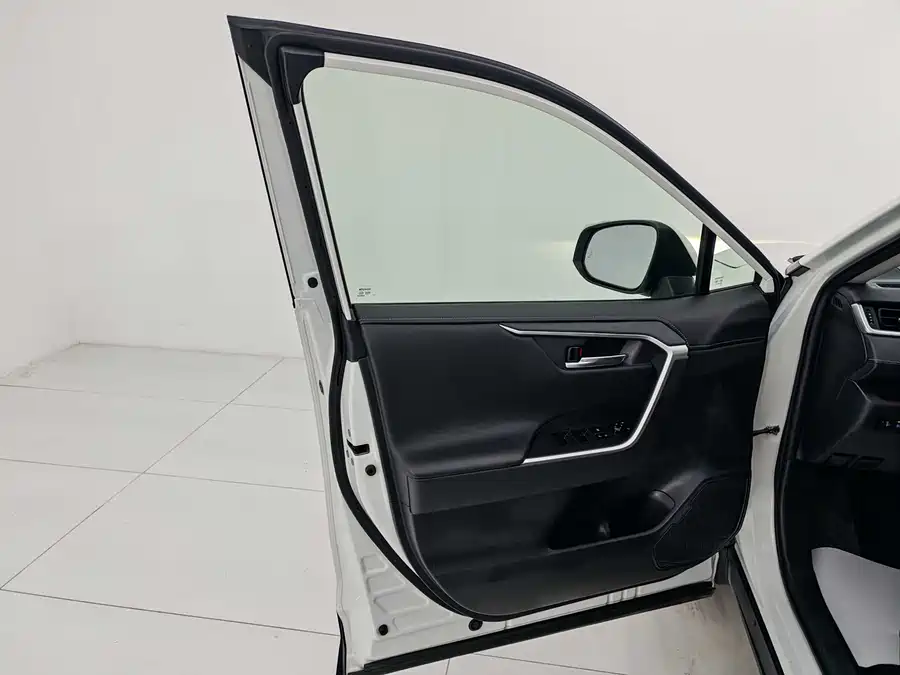 Used Toyota RAV4 Rongfang 2020 2.0L CVT four-wheel drive premium version