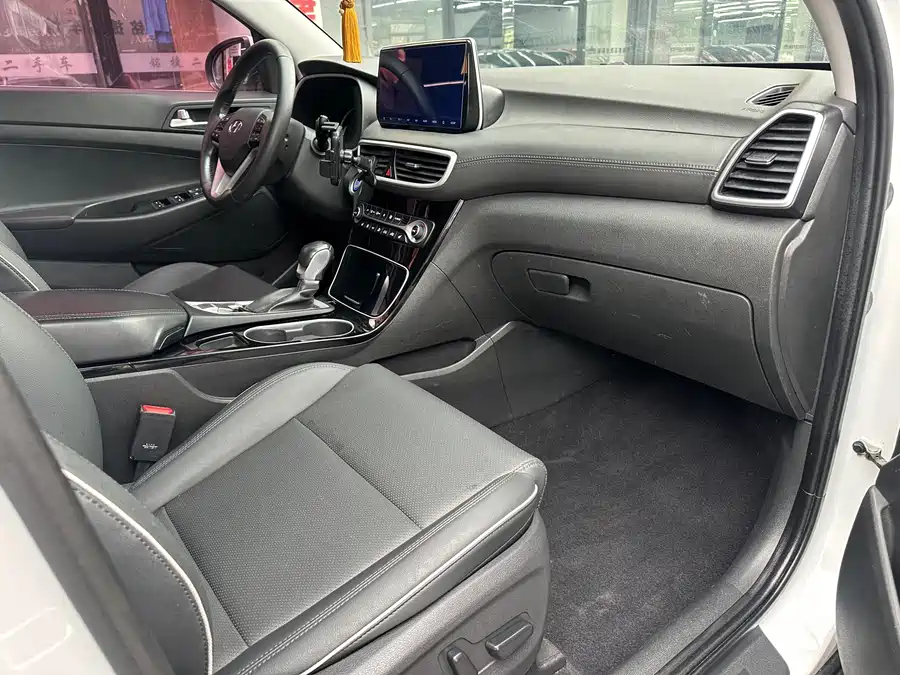 900x675_0_q87_c42_autohomecar__ChxpV2lI3XWACBqQAAwfTyGzcys592.jpg.webp Used Hyundai Tucson 2020 280TGDi dual-clutch two-wheel drive intelligent version National V