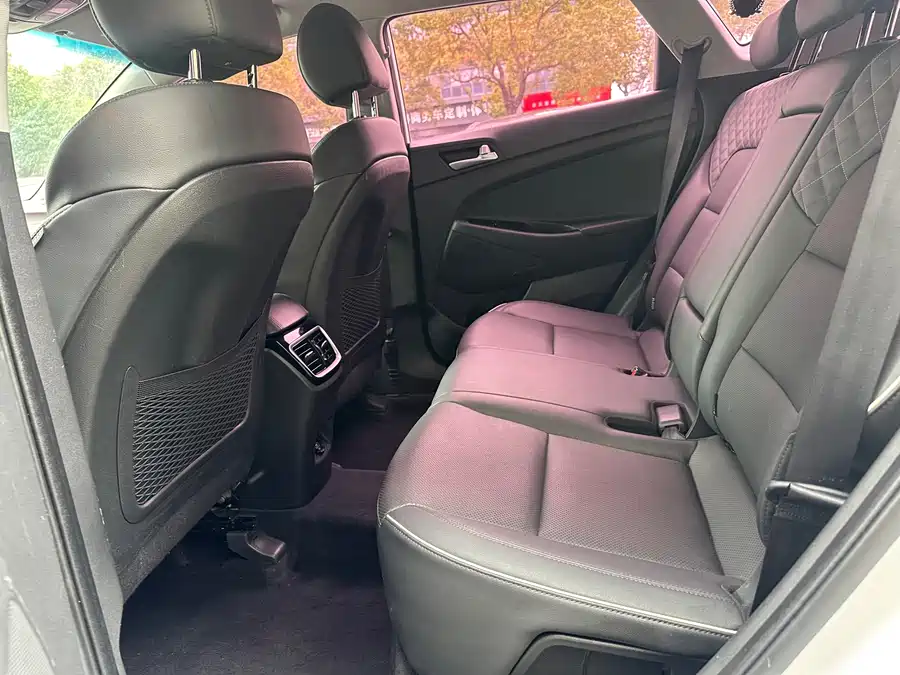 900x675_0_q87_c42_autohomecar__ChxpV2lI3XmAZVCGAArW-5EN89s600.jpg.webp Used Hyundai Tucson 2020 280TGDi dual-clutch two-wheel drive intelligent version National V