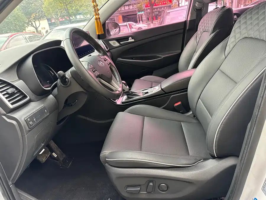 900x675_0_q87_c42_autohomecar__ChxpV2lI3XqACdCkAAwipPQpRvM606.jpg.webp Used Hyundai Tucson 2020 280TGDi dual-clutch two-wheel drive intelligent version National V