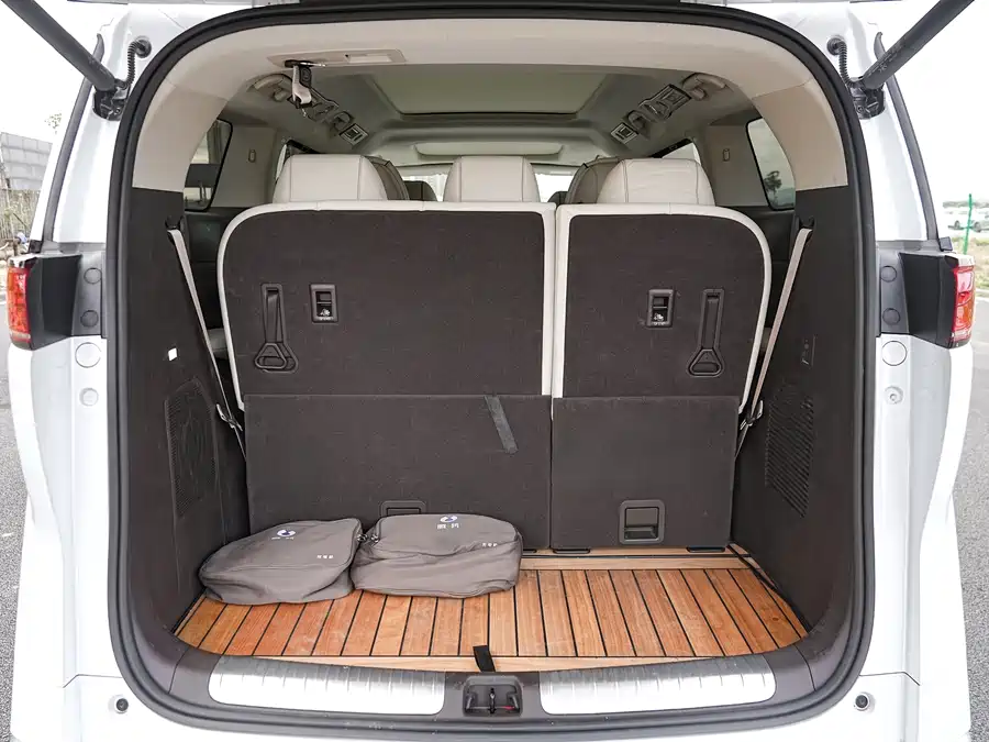 900x675_0_q87_c42_autohomecar__ChxpV2lM9WqAEZwmAAlRZoEO0RA697.jpg.webp Used Denza D9 2024 DM-i 1050 Exclusive Type