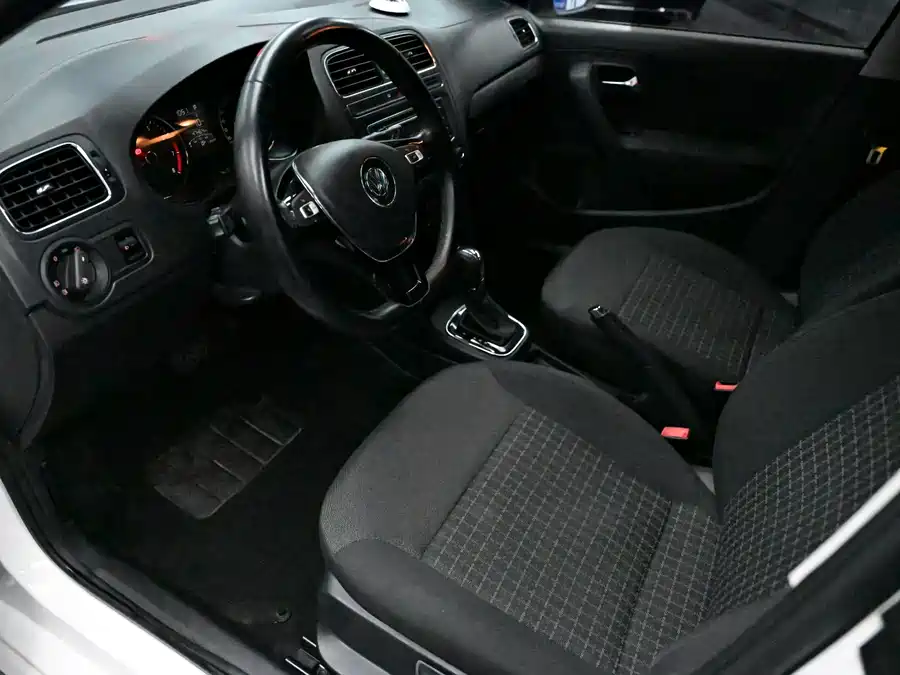 Used Volkswagen Polo 2016 1.6L automatic comfort model