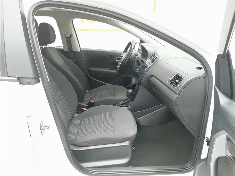 Used Volkswagen Polo 2016 1.6L automatic comfort model