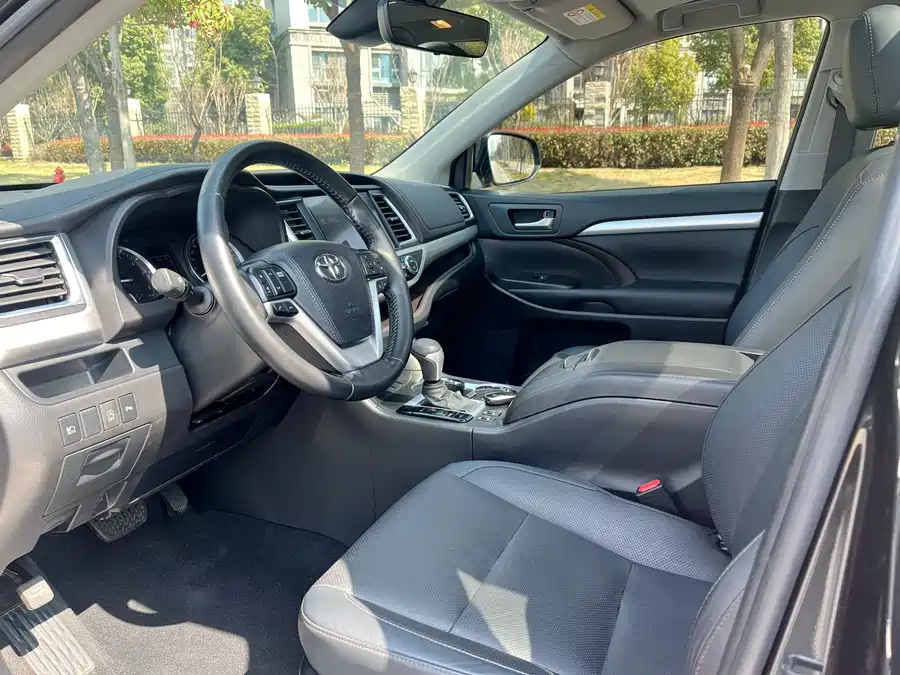 Used Toyota Highlander 2021 2.0T two-wheel drive luxury version 7 seats
