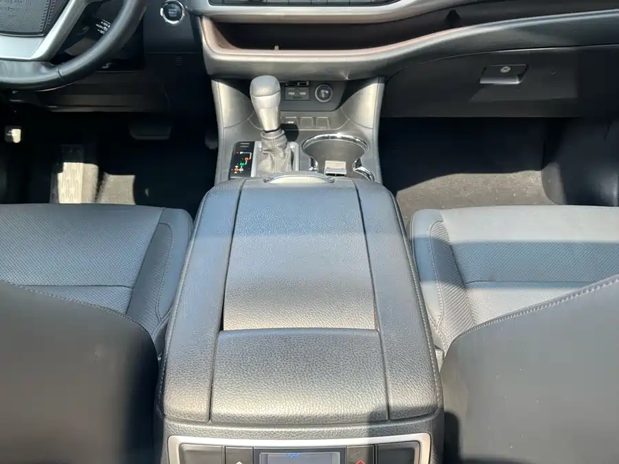Used Toyota Highlander 2021 2.0T two-wheel drive luxury version 7 seats