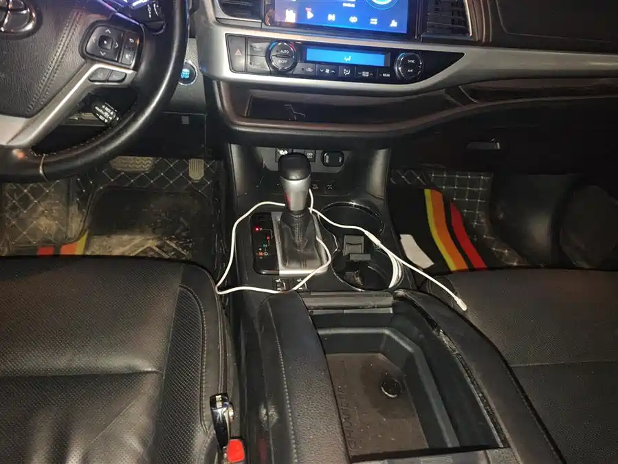900x675_0_q87_c42_autohomecar__ChxpV2m1C1GAWoqeAAHoiljrDXk286.jpg.webp Used Toyota Highlander 2018 2.0T four-wheel drive luxury version 7 seats National V
