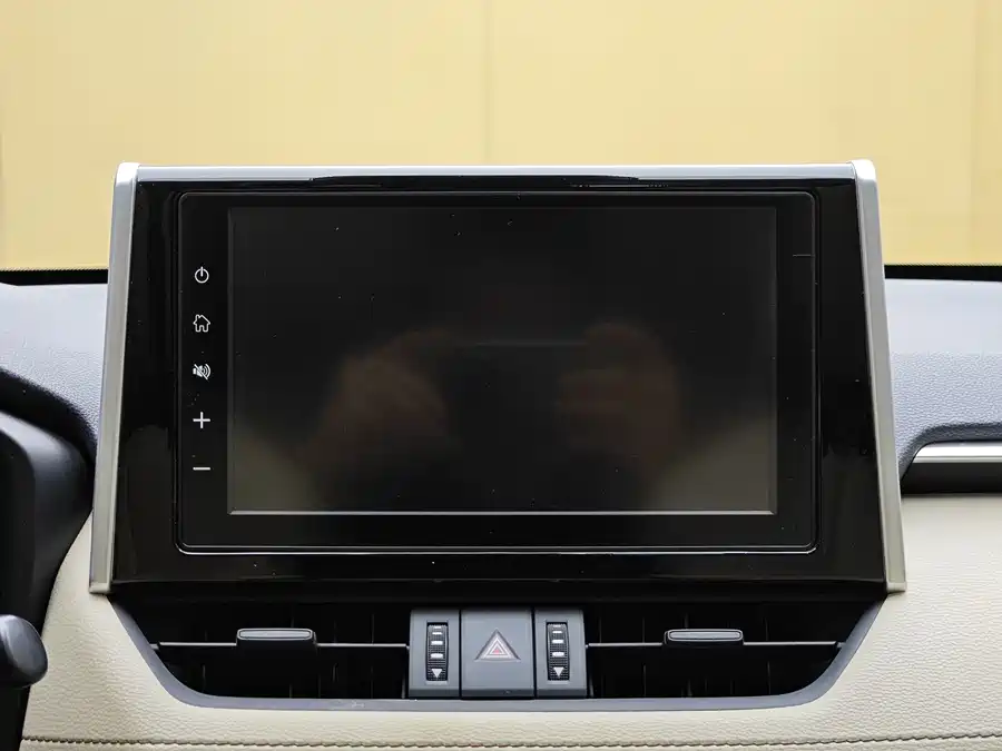 900x675_0_q87_c42_autohomecar__ChxpV2m40G2AXbq1AAO5QEQYb6Q692.jpg.webp Used Toyota RAV4 Rongfang 2020 2.0L CVT two-wheel drive fashion version