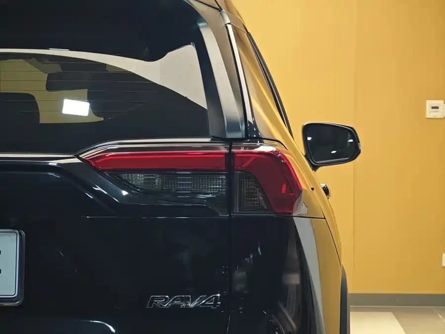 900x675_0_q87_c42_autohomecar__ChxpV2m40HWAfTOJAAMb6r1xGGA220.jpg.webp Used Toyota RAV4 Rongfang 2020 2.0L CVT two-wheel drive fashion version