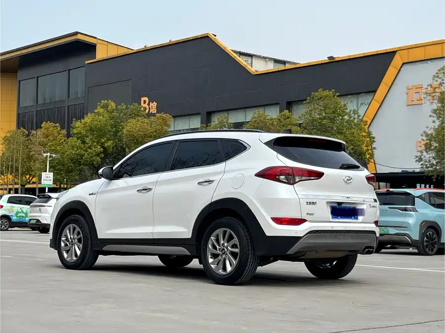 900x675_0_q87_c42_autohomecar__ChxpV2m6Q8-AXxuZAAhkoi3s-aE501.jpg.webp Used Hyundai Tucson 2018 1.6T dual-clutch two-wheel drive 15th anniversary special edition