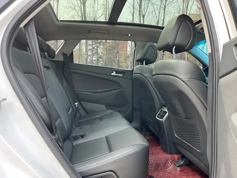 900x675_0_q87_c42_autohomecar__ChxpV2m6Q8yAQgKPAAlq35PAH5w007.jpg.webp Used Hyundai Tucson 2018 1.6T dual-clutch two-wheel drive 15th anniversary special edition