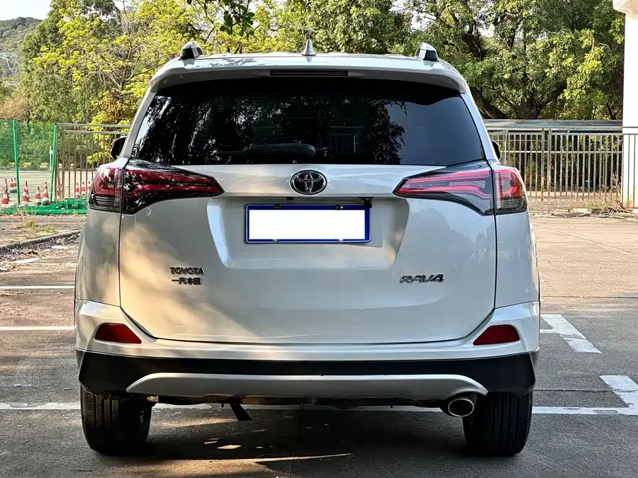 900x675_0_q87_c42_autohomecar__ChxpV2m6d5-AI5JzAA2xN-9H-X0775.jpg.webp Used Toyota RAV4 Rongfang 2016 2.0L CVT two-wheel drive smart version