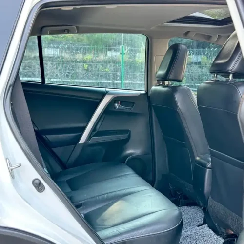 900x675_0_q87_c42_autohomecar__ChxpV2m6d6SAZtmWAAhq5-XUnLs478.jpg.webp Used Toyota RAV4 Rongfang 2016 2.0L CVT two-wheel drive smart version