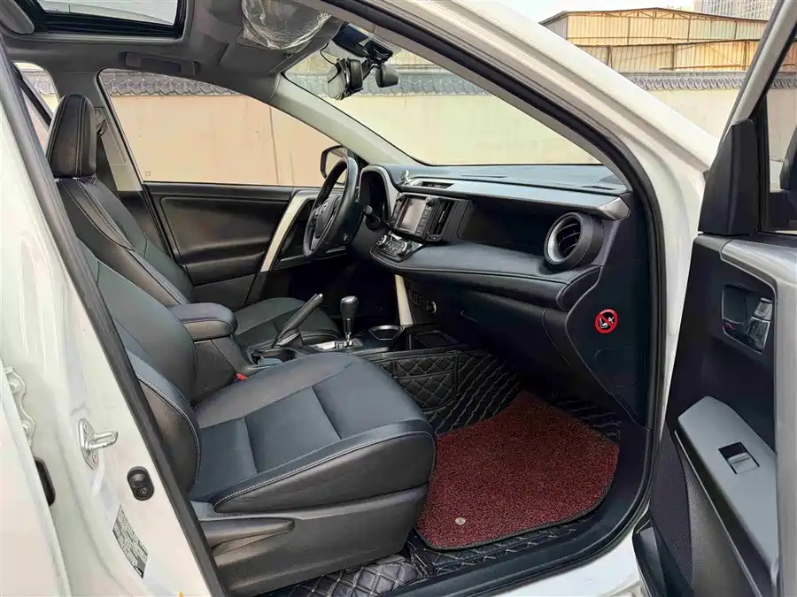 900x675_0_q87_c42_autohomecar__ChxpV2m6hfqAS_g8AAJf4iZTtKM571.jpg.webp Used Toyota RAV4 Rongfang 2016 2.0L CVT four-wheel drive cutting-edge version National V