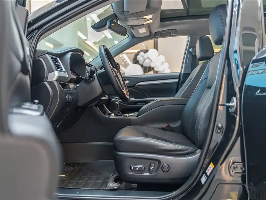 Used Toyota Highlander 2021 2.0T four-wheel drive luxury version 7 seats