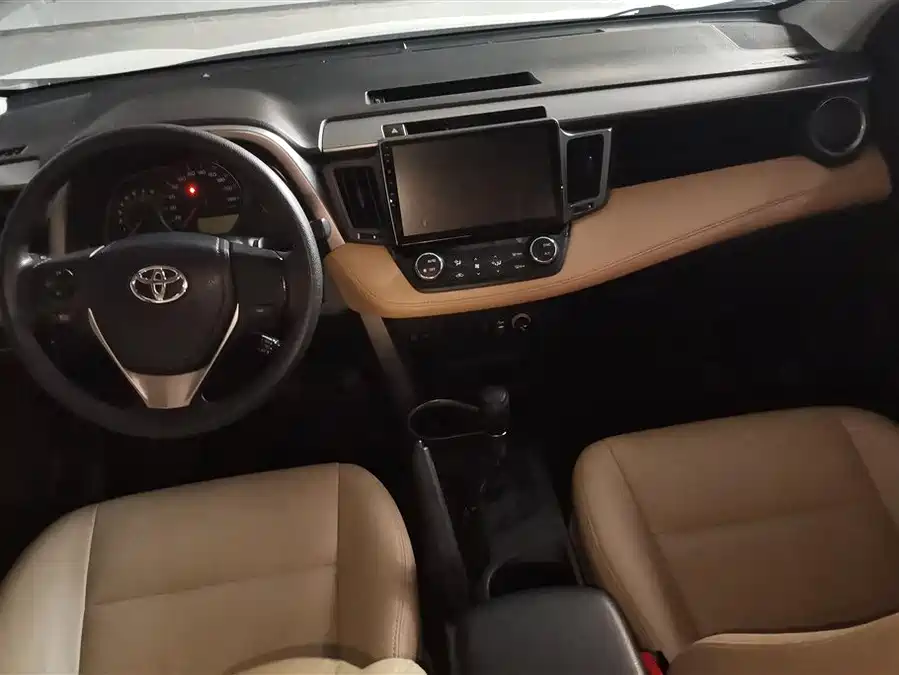 Used Toyota RAV4 Rongfang 2019 2.0L CVT two-wheel drive Pioneer Edition National V