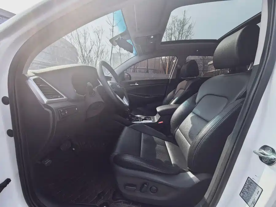 Used Hyundai Tucson 2018 1.6T dual-clutch two-wheel drive 15th anniversary special edition