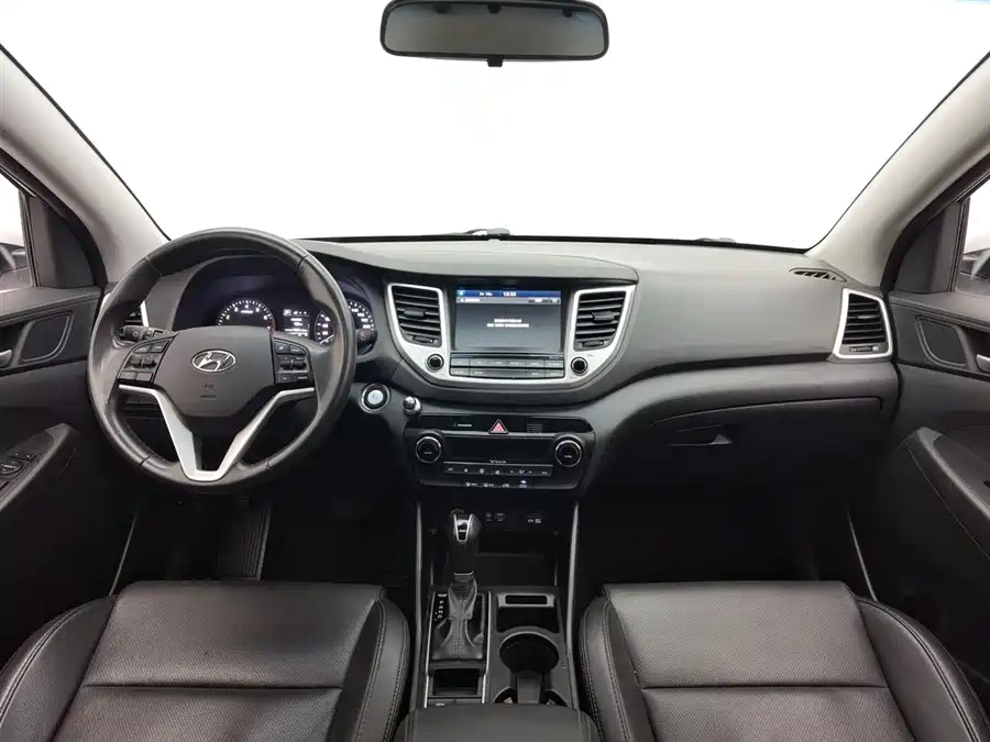 900x675_0_q87_c42_autohomecar__ChxpV2m7jjmALE3MAAGTsFmmny4073.jpg.webp Used Hyundai Tucson 2015 1.6T dual-clutch two-wheel drive intelligent model