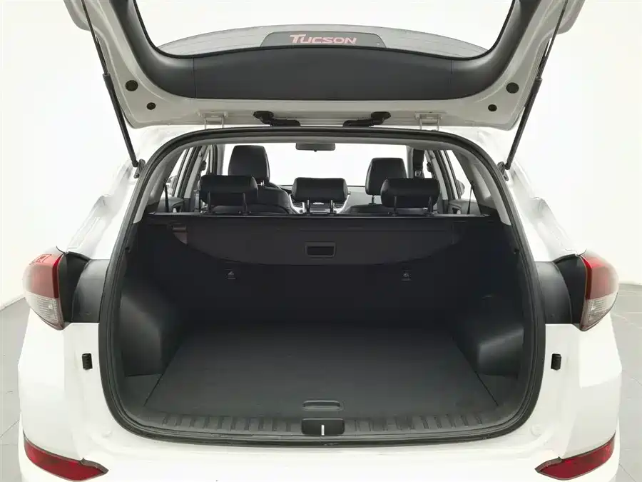 900x675_0_q87_c42_autohomecar__ChxpV2m7jkeATPIFAAFGr-ML_oA930.jpg.webp Used Hyundai Tucson 2015 1.6T dual-clutch two-wheel drive intelligent model