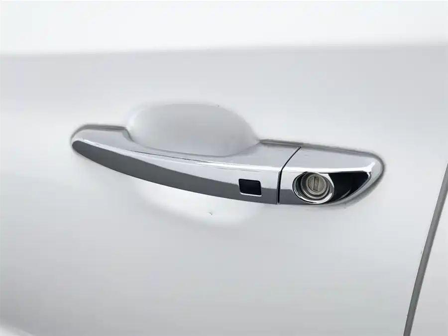 900x675_0_q87_c42_autohomecar__ChxpV2m7jkmASyJFAACLUJlUg4Q176.jpg.webp Used Hyundai Tucson 2015 1.6T dual-clutch two-wheel drive intelligent model