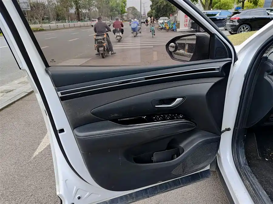 900x675_0_q87_c42_autohomecar__ChxpV2m7mFqACYmXAAKmnwGcRL8755.jpg.webp Used Hyundai Tucson 2023 Used Hyundai Tucson L 1.5T automatic two-wheel drive LUX premium version