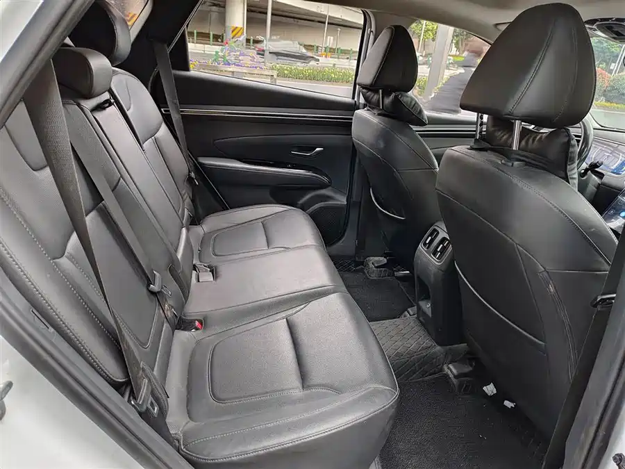 900x675_0_q87_c42_autohomecar__ChxpV2m7mFqAREpYAAI6ixE2vMU710.jpg.webp Used Hyundai Tucson 2023 Used Hyundai Tucson L 1.5T automatic two-wheel drive LUX premium version