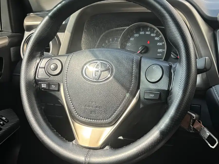 Used Toyota RAV4 Rongfang 2015 2.0L CVT two-wheel drive fashion version